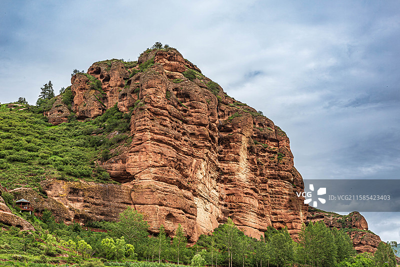 肃武威市天祝县天堂镇本康村崖壁天然石窟图片素材