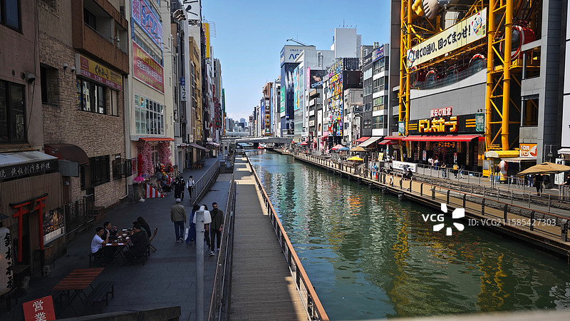 大阪心斋桥是大阪著名商业购物区，以心斋桥筋商店街为中心，汇聚众多店铺，美食丰富，氛围繁华图片素材