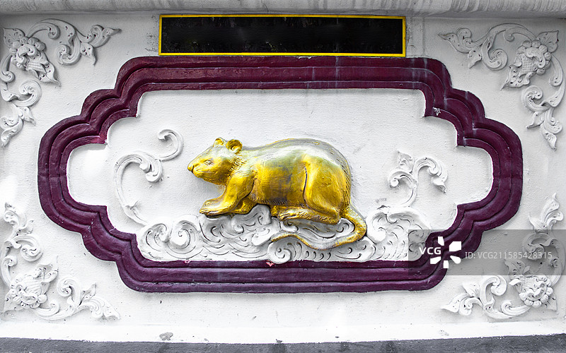 泰国寺庙中的泰国特色的十二生肖雕像-鼠图片素材