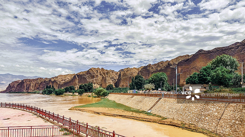 黄河绕红山·宁静的下龙湾图片素材