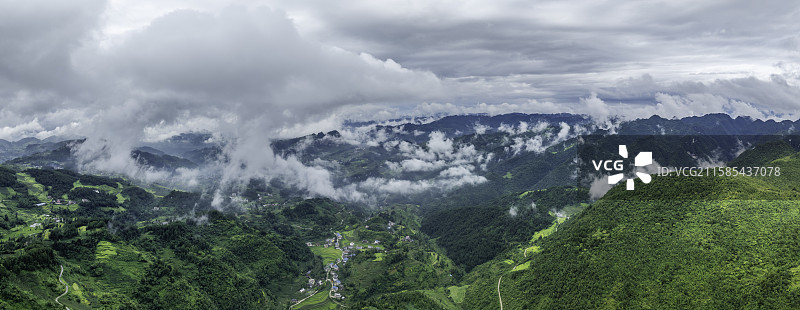 贵州 遵义市 桐梓县  岩溶地貌 云 雾 晨雾 避暑圣地 风景图片素材