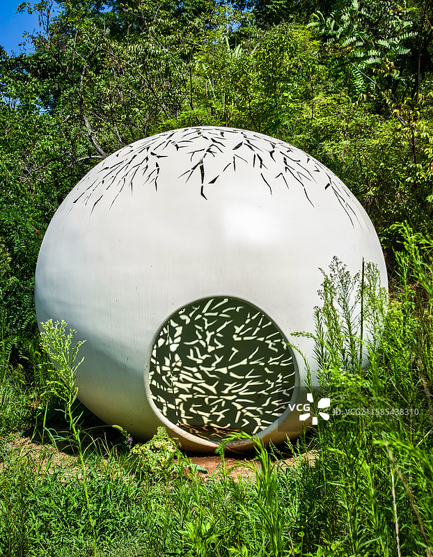 四川资阳红碑村田野上的艺术品 乡村振兴 装置艺术图片素材