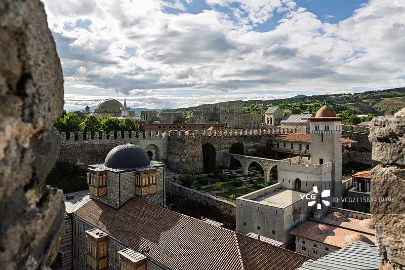多云天空下的高角度格鲁吉亚阿哈尔齐赫（拉巴蒂）城堡景观图片素材