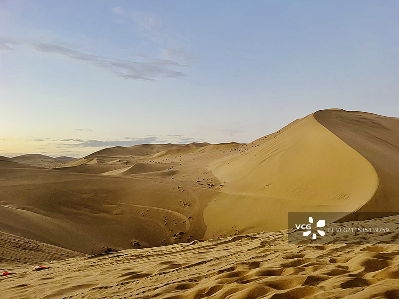 敦煌鸣沙山月牙泉图片素材