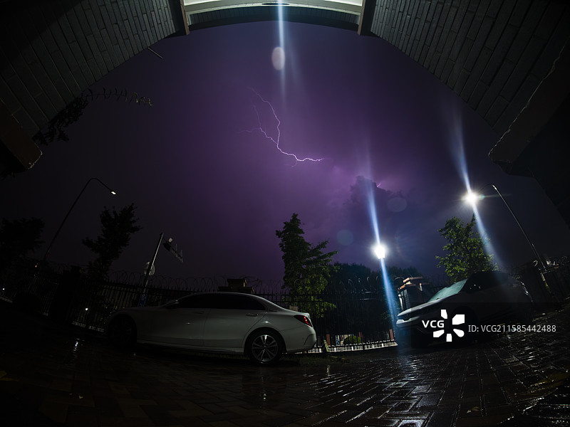 2025北京雨夜闪电纪实图片素材