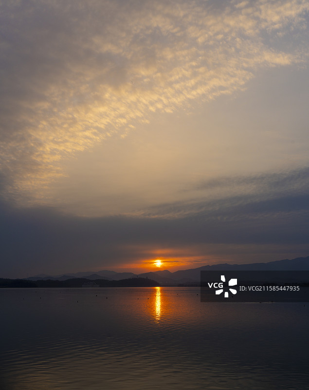 安徽池州平天湖莲花台日出时分图片素材