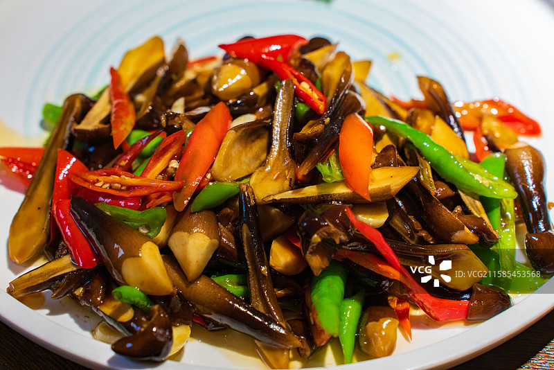 云南美食炒野生菌鸡枞图片素材