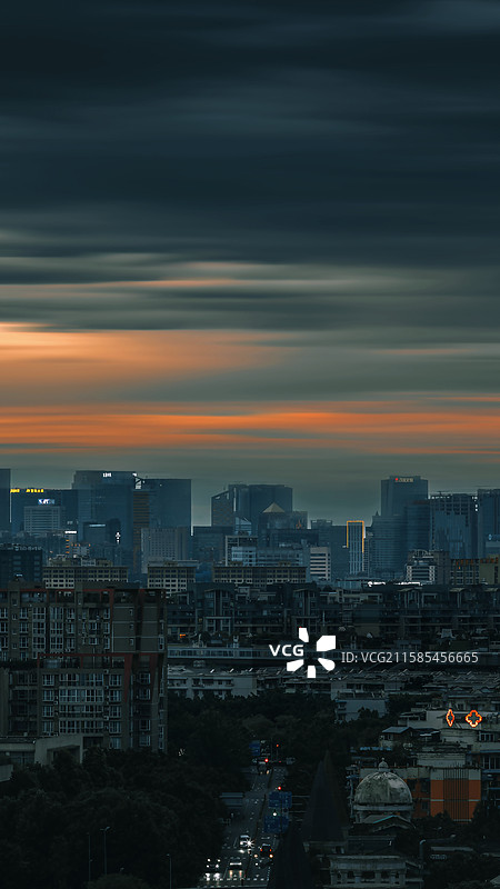 进入8月以来，窗外的黄昏真是好看图片素材