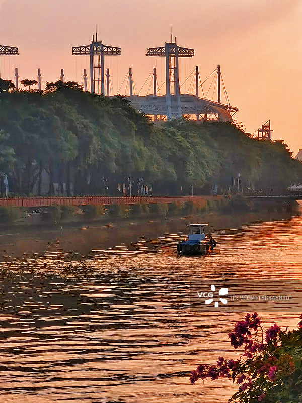 海心沙江面保洁员图片素材