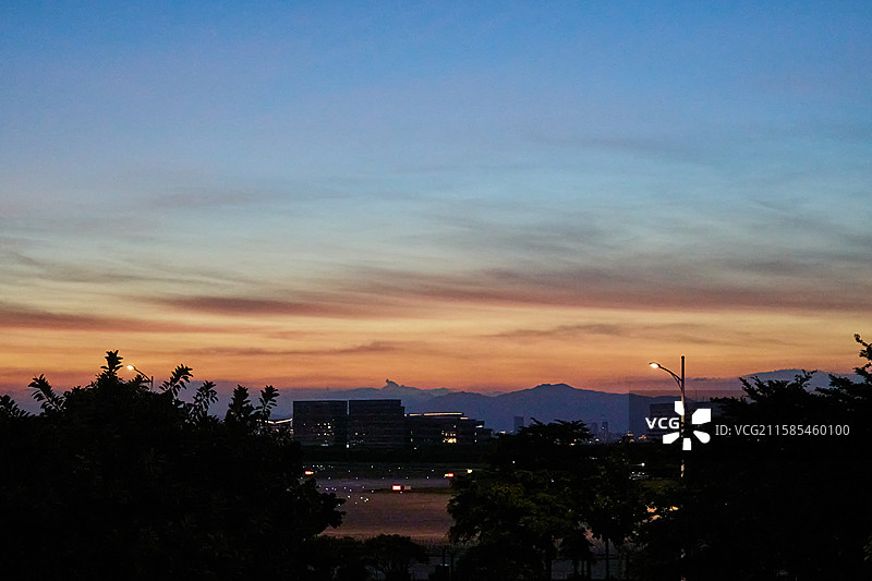 厦门高崎国际机场黄昏夜景图片素材