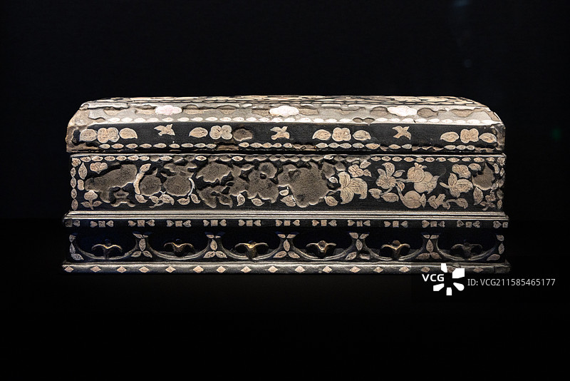 浙江杭州市临安区吴越文化博物馆嵌螺钿黑漆经函 五代 吴越国 苏州瑞光塔第三层天宫图片素材