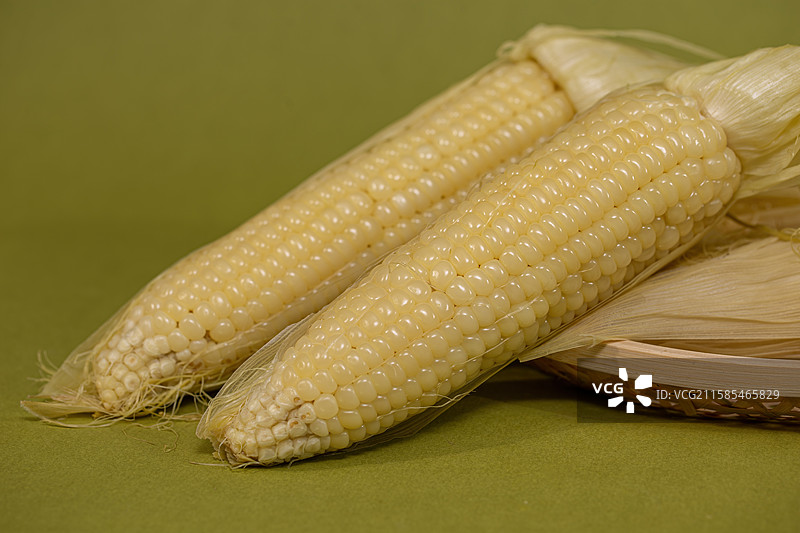 蒸玉米图片素材