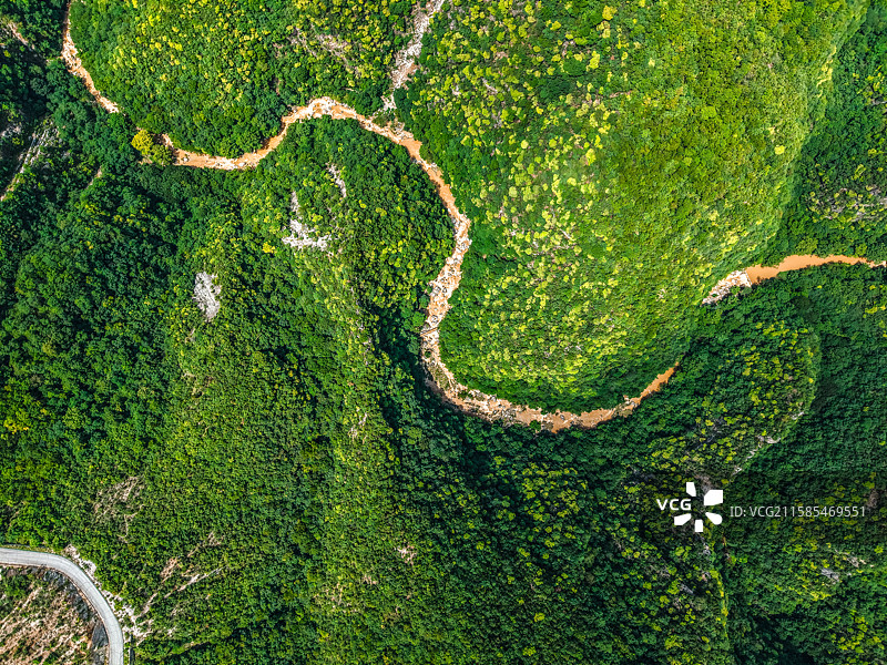 航拍湖北十堰郧西县五龙河景区秦岭山脉峡谷图片素材