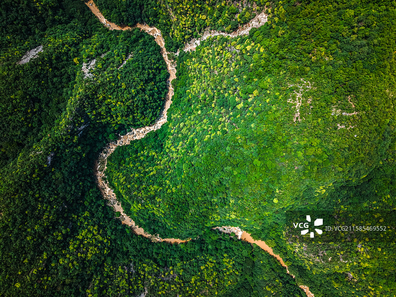 航拍湖北十堰郧西县五龙河景区秦岭山脉峡谷图片素材