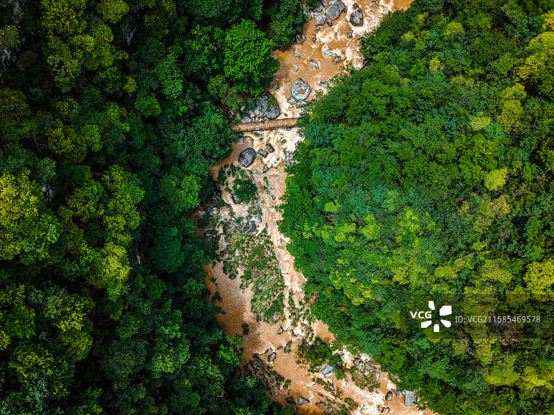 航拍湖北十堰郧西县五龙河景区秦岭山脉峡谷图片素材