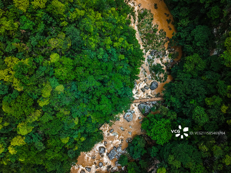 航拍湖北十堰郧西县五龙河景区秦岭山脉峡谷图片素材