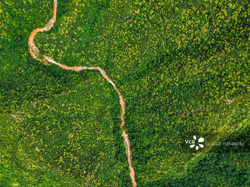 航拍湖北十堰郧西县五龙河景区秦岭山脉峡谷图片素材
