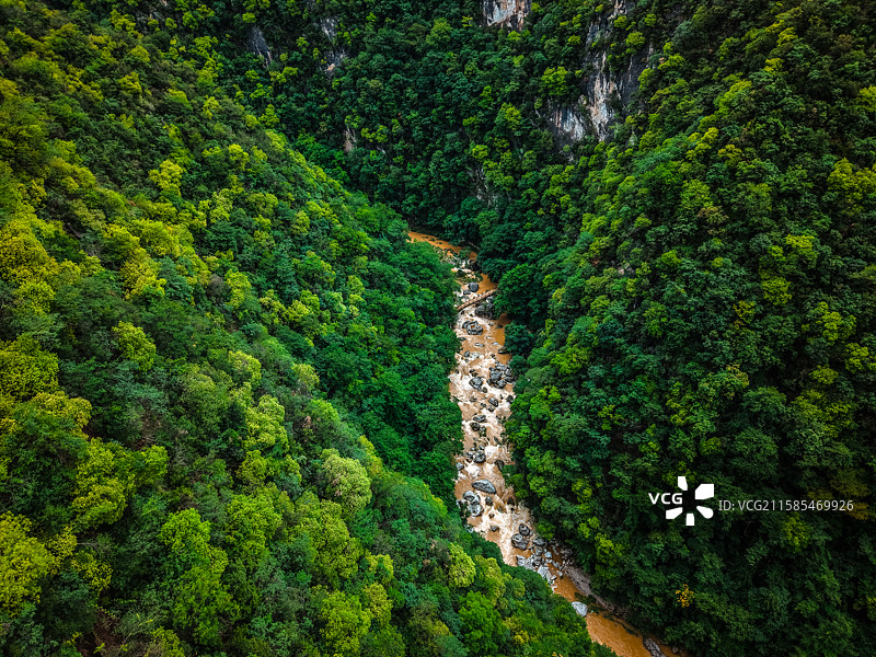 航拍湖北十堰郧西县五龙河景区秦岭山脉峡谷图片素材