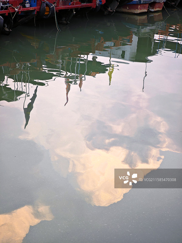 妈屿岛船影云光图片素材