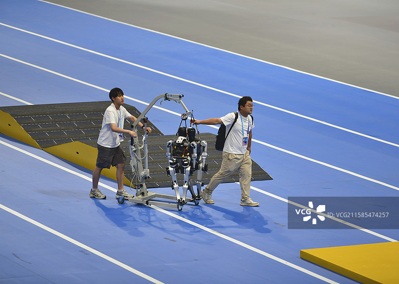 北京：首届世界人形机器人运动会图片素材