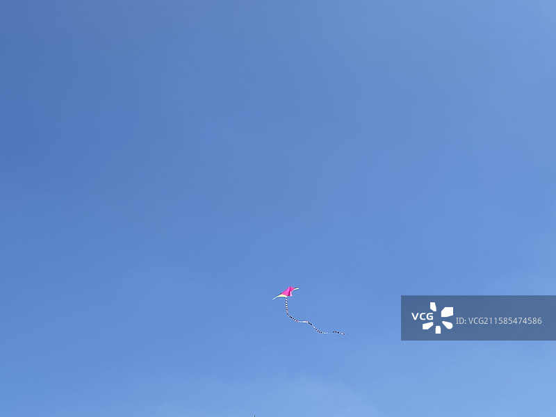蓝色空中的风筝图片素材