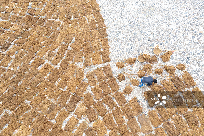 安徽宣纸制作-宣纸料摊晒图片素材