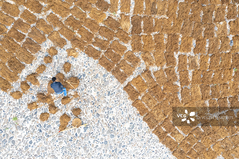 安徽宣纸制作-宣纸料摊晒图片素材