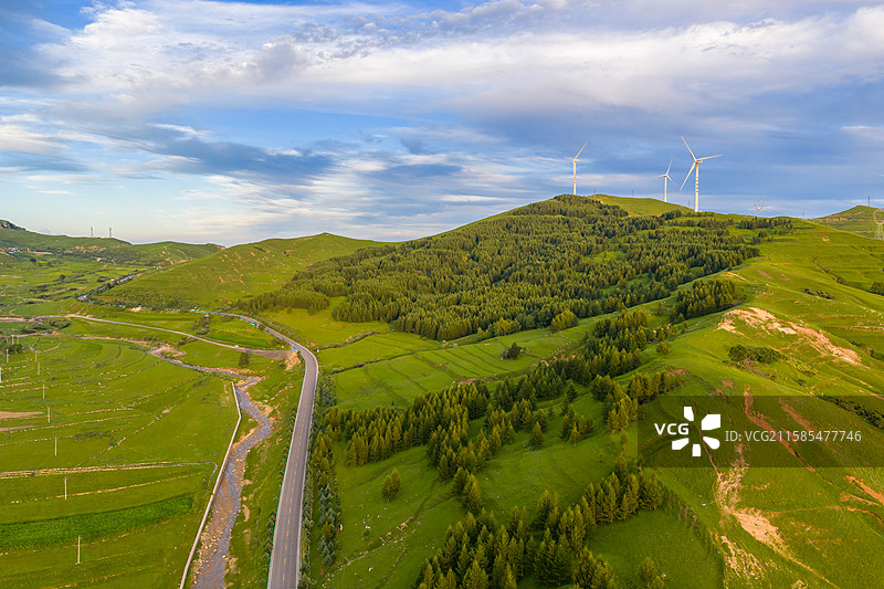 太阳能发电 风力发电风车草原图片素材