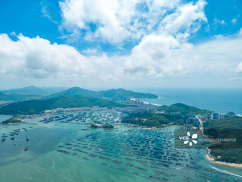 海陵岛闸坡渔港养殖鱼排，中国广东省阳江市海陵岛闸坡镇图片素材