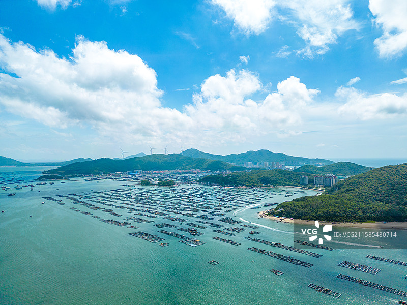 海陵岛闸坡渔港养殖鱼排，中国广东省阳江市海陵岛闸坡镇图片素材