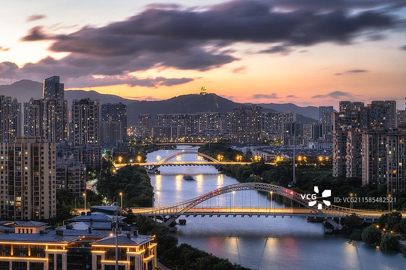 湖州仁皇阁与三桥同框图片素材