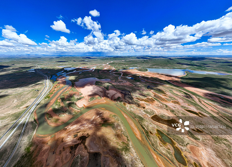 大地油彩画-青海果洛玛多星星海湿地风光图片素材