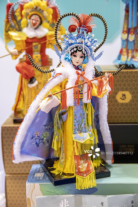 京剧戏偶的华丽身姿图片素材