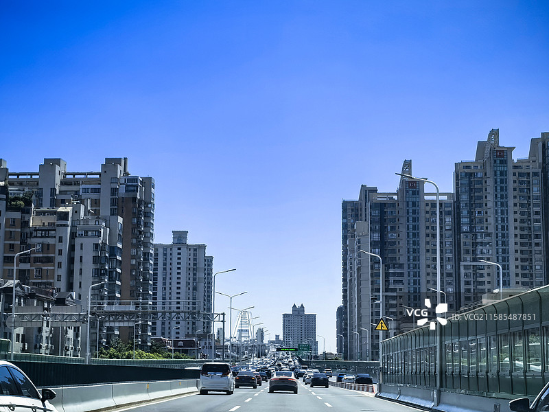 上海穿城而过高架桥上的美景图片素材