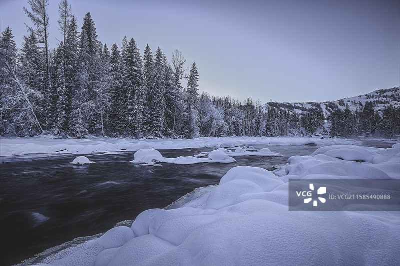 新疆喀纳斯风景图片素材