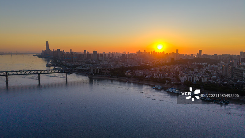 湖北武汉，武汉长江大桥，航拍，风景，日出图片素材