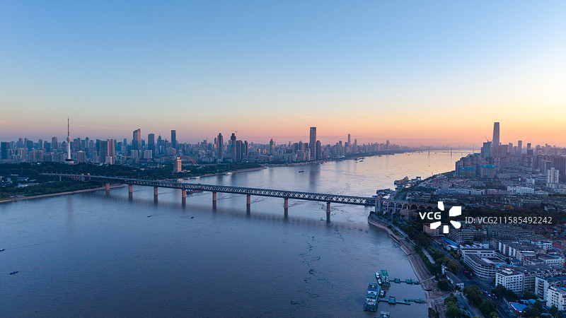 湖北武汉，武汉长江大桥，航拍，风景，日出图片素材