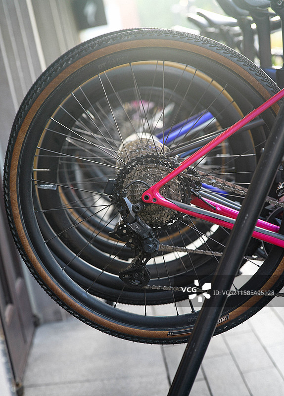 许多自行车轮胎特写图片素材