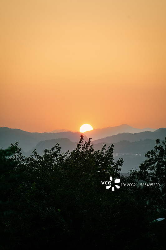 《山里的日落》图片素材