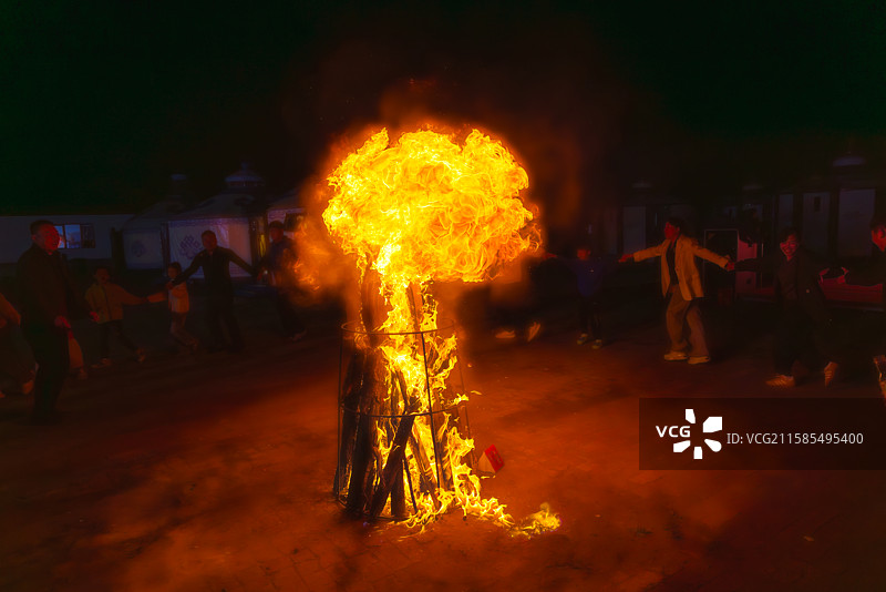 内蒙古草原上的篝火晚会图片素材