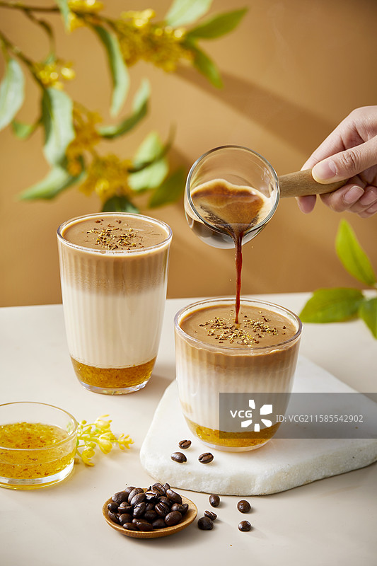 饮品饮料下午茶 燕麦桂花拿铁图片素材