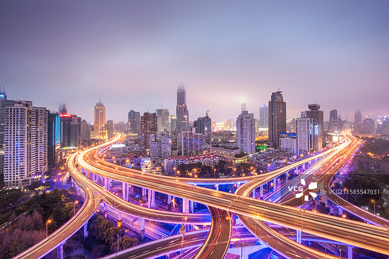 上海市区市中心延安路高架南北高架交叉路口十字路口交通汽车运输出行车流车轨夜景城市快速路图片素材