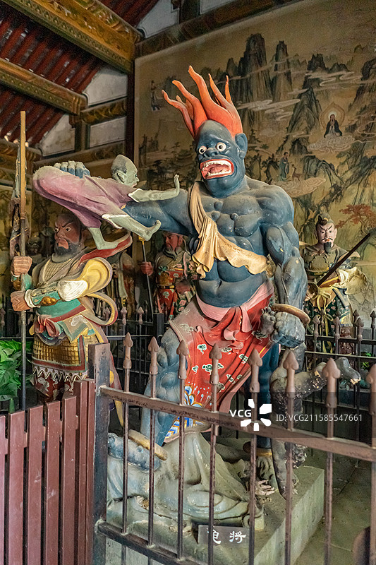 中国山东济南大明湖北极阁北极庙真武大帝两侧金童玉女和火将水将龟将蛇将护法神和十二神君和真武成道图壁画图片素材