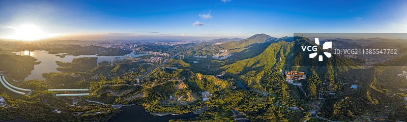航拍深圳水库、梧桐山群峰全景和弘法寺风光图片素材