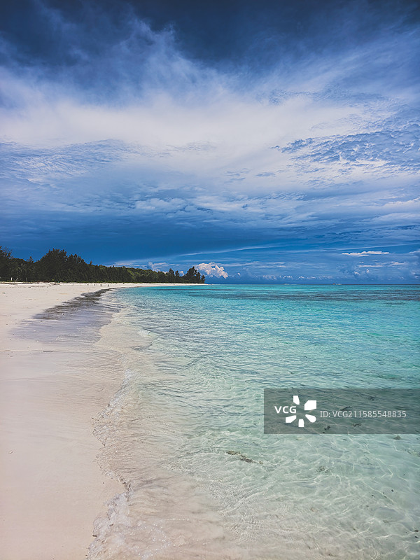 马来西亚环滩岛清澈无人海滩图片素材