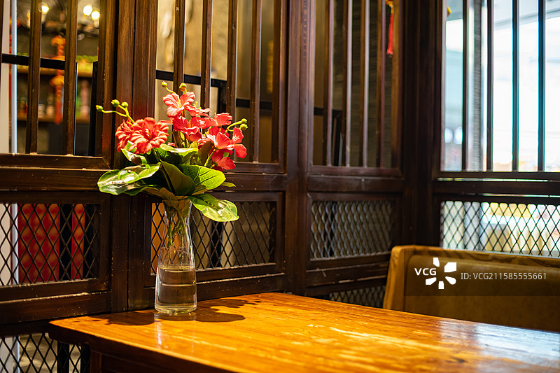 中国野生植物和野外植物拍摄主题，一株玫红色的花烛盆栽植物，室内无人图像摄影图片素材