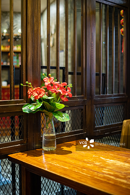 中国野生植物和野外植物拍摄主题，一株玫红色的花烛盆栽植物，室内无人图像摄影图片素材