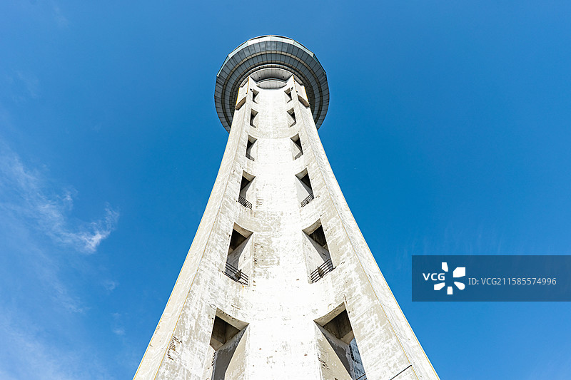 中国基建京台高速公路山东济南至泰安段交通部门建设中国高速公路一万公里纪念塔，户外白昼无人图像摄影图片素材