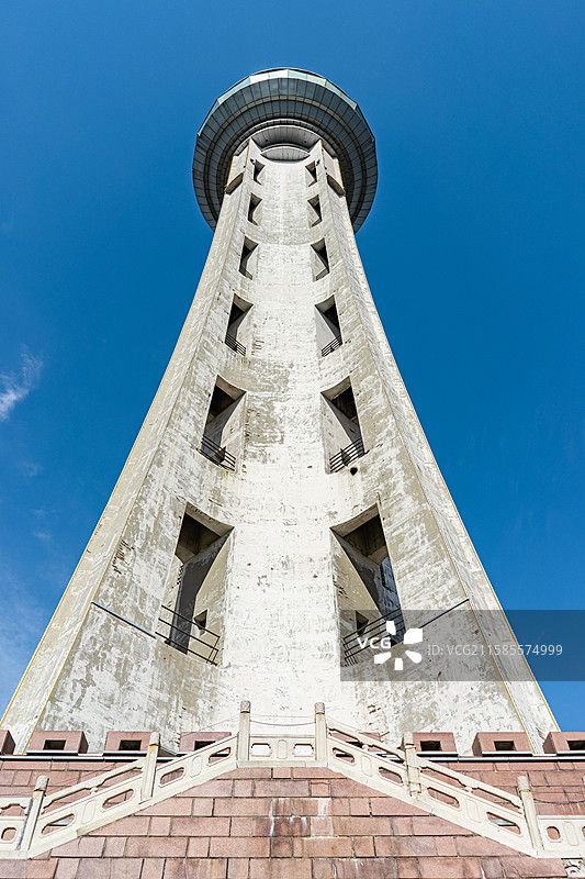 中国基建京台高速公路山东济南至泰安段交通部门建设中国高速公路一万公里纪念塔，户外白昼无人图像摄影图片素材