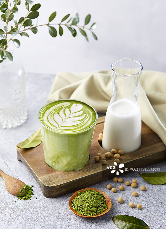 一杯饮品 抹茶豆乳拿铁图片素材